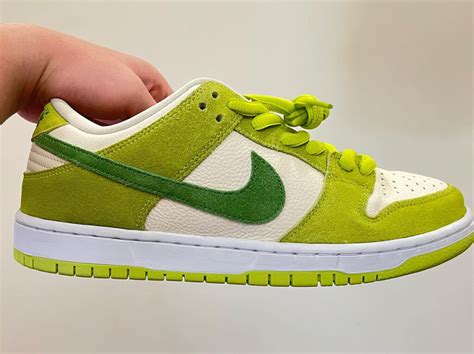 Nike SB Dunk Low “Green Apple .